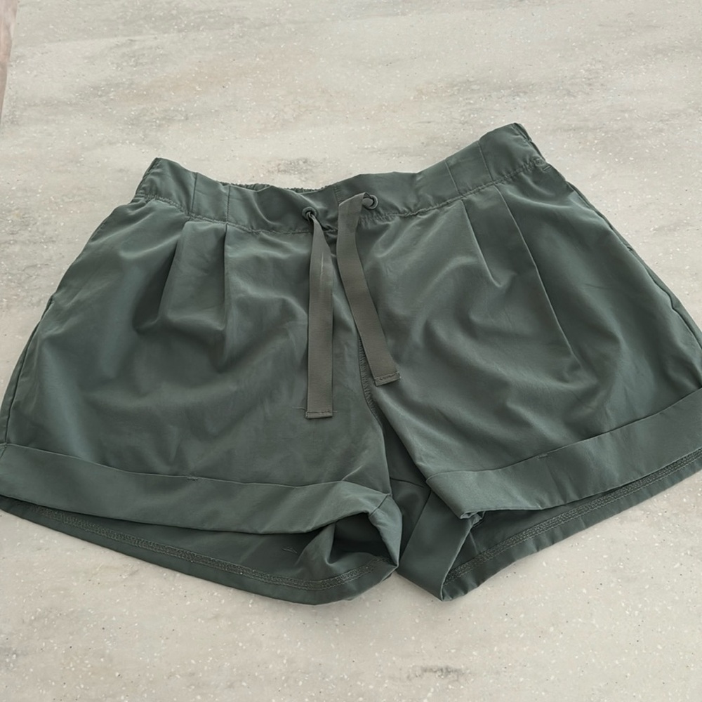 Apana pleated baggy fit athletic shorts